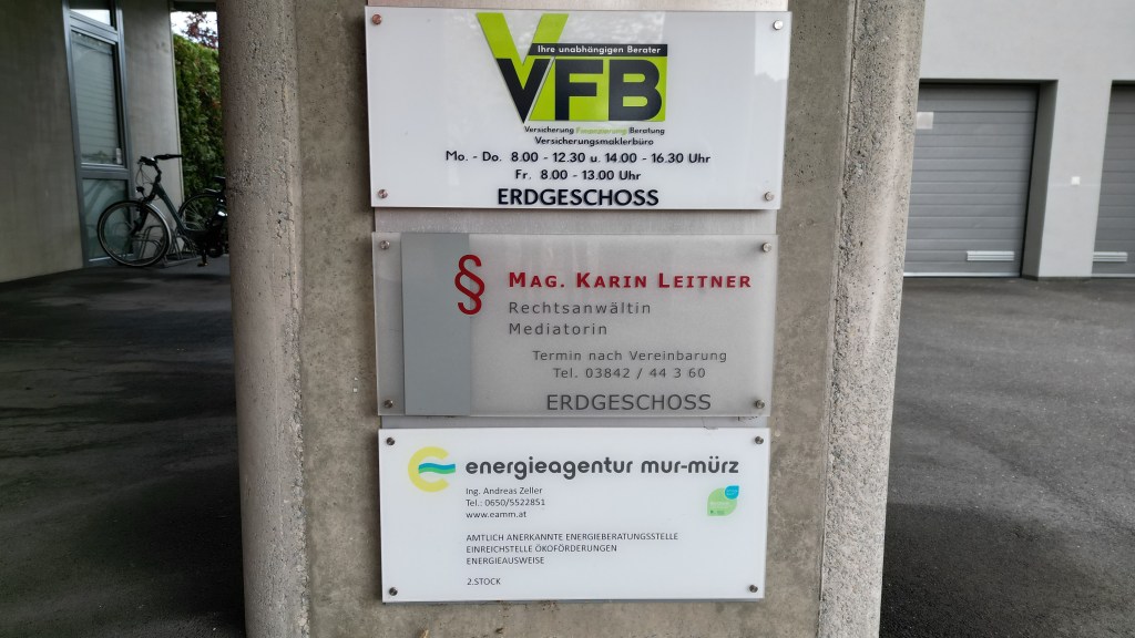 Anwalt Anwältin Rechtsanwalt Rechtsanwältin Mag. Karin Leitner Leoben Murtal Obdach Judenburg Knittelfeld Vertrag Kaufvertrag Übergabsvertrag Notar